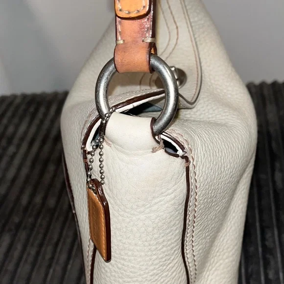 Authentic COACH chelsea bag in taupe - Picture 9 of 12